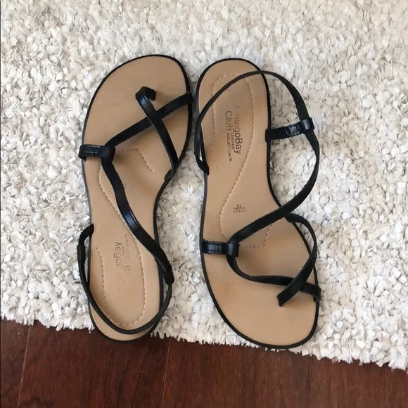 Montero Bay | black strappy sandals | 8.5 - Picture 1 of 3